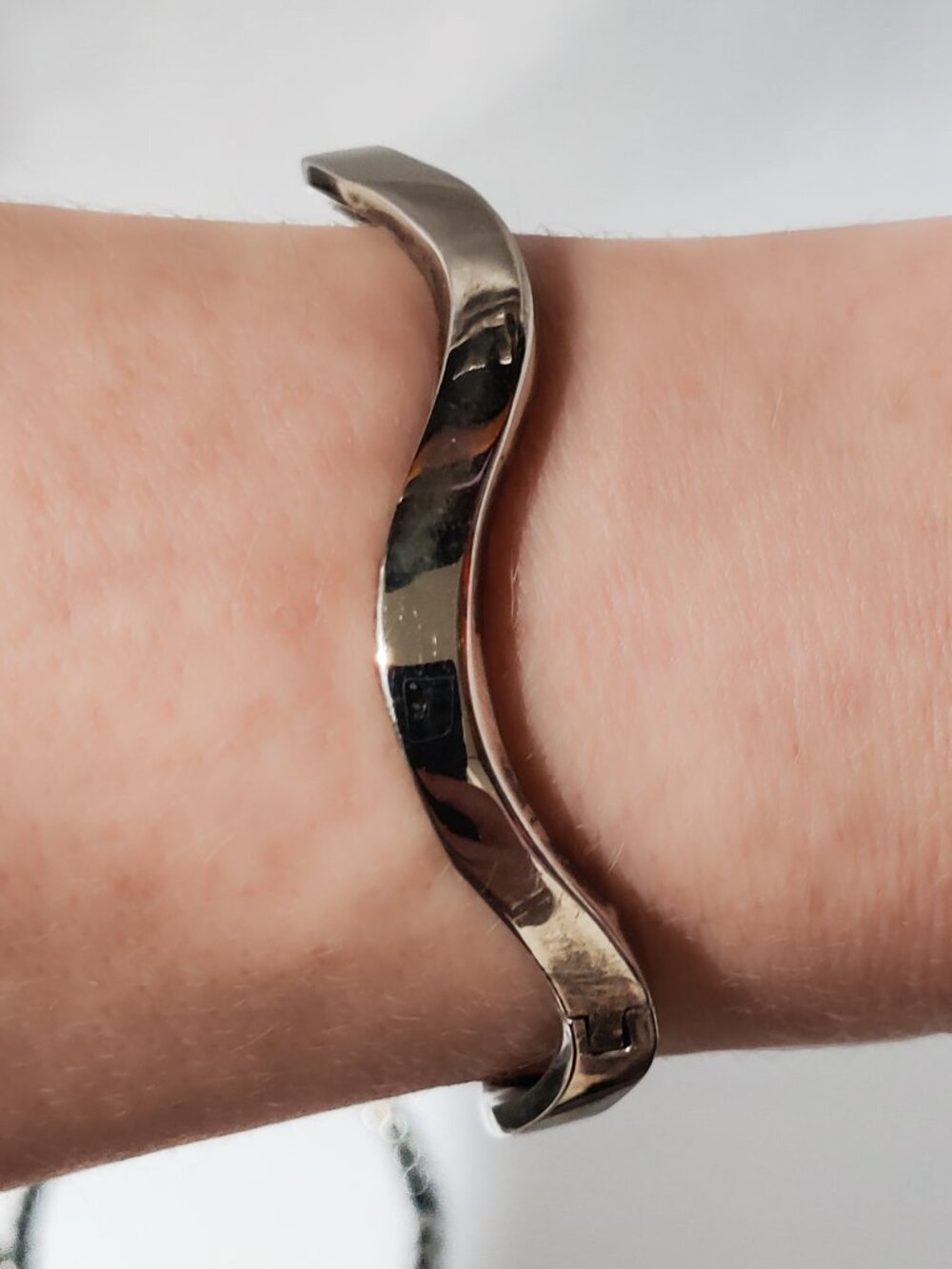 Vintage 925 Sterling Silver Wavy Hinged Bangle Bracelet
